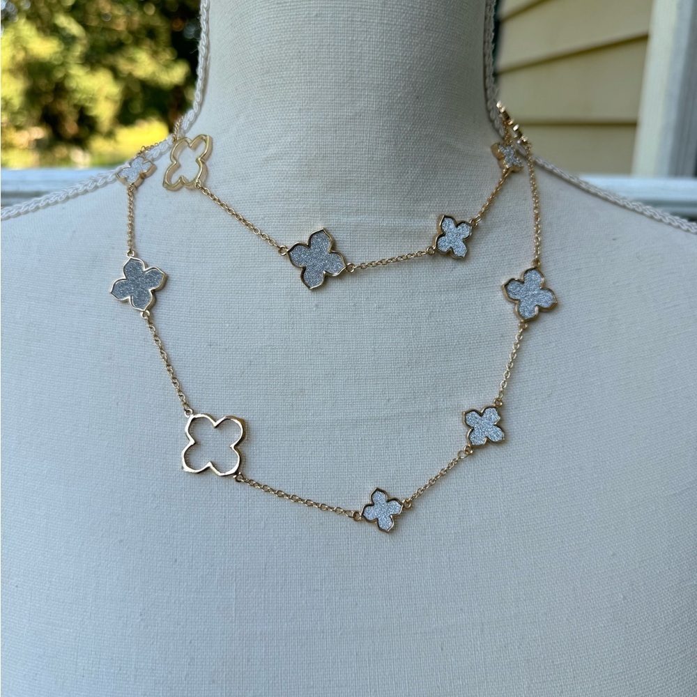 BRAND NEW PRETTY DEPARTMENT STORE NECKLACE 🎁